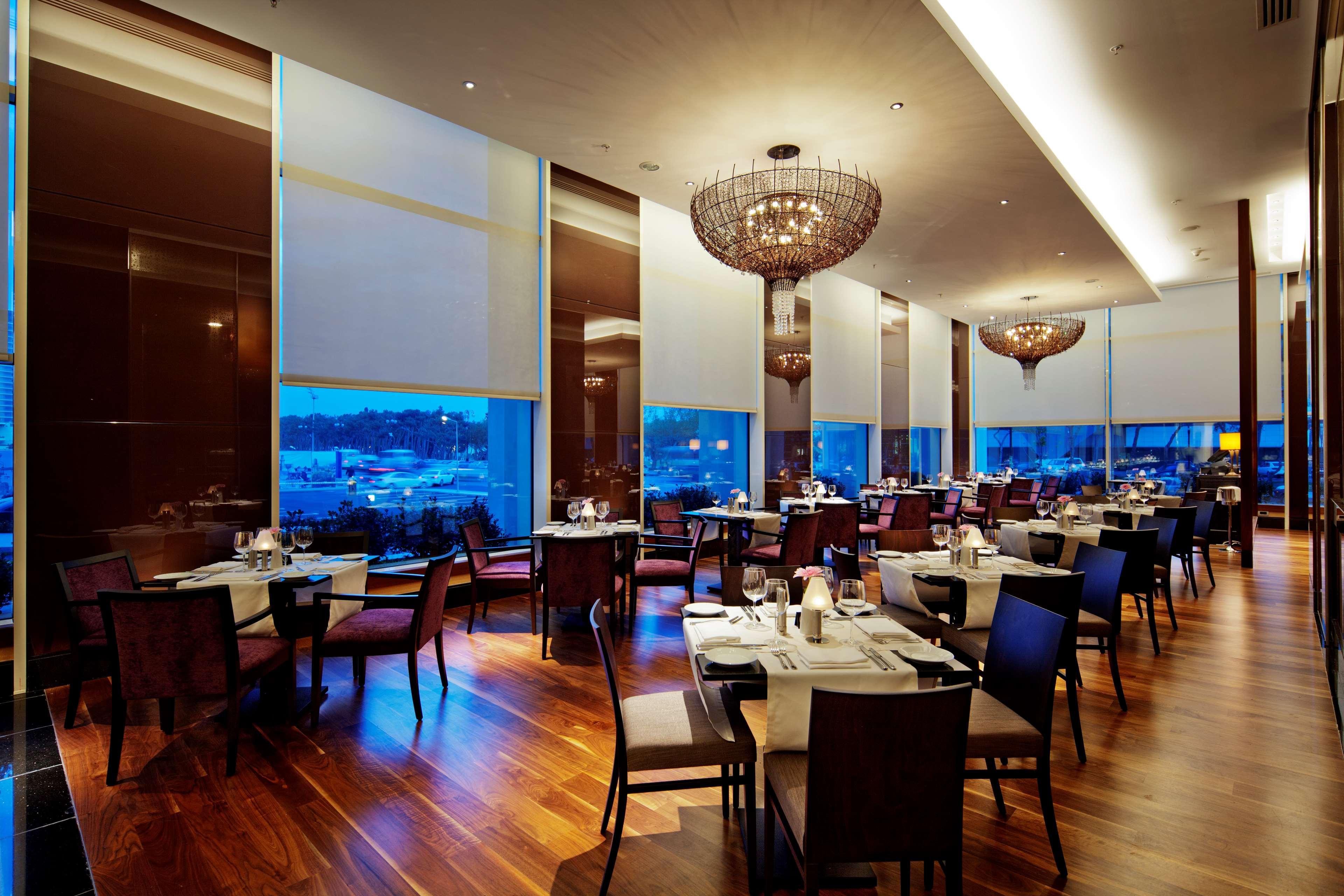 Hotel Hilton Baku Restaurace fotografie